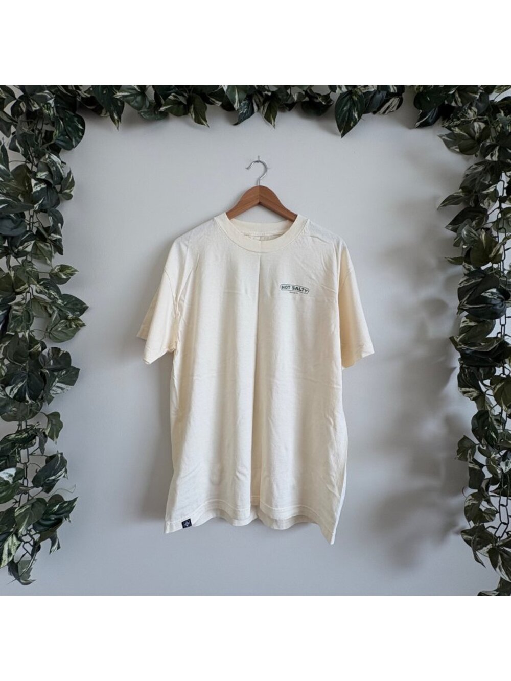 M22 Short Sleeve Scoop Neck Not Salty Graphic T-Shirt Cream Men’s Size L